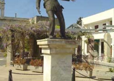 Statua di Martino Manzo